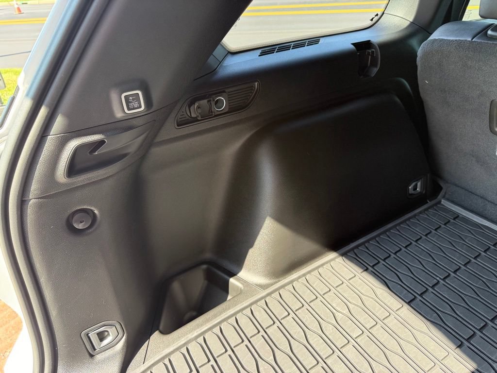 Used 2026 Jeep Grand Cherokee Limited AWD/4WD image 17