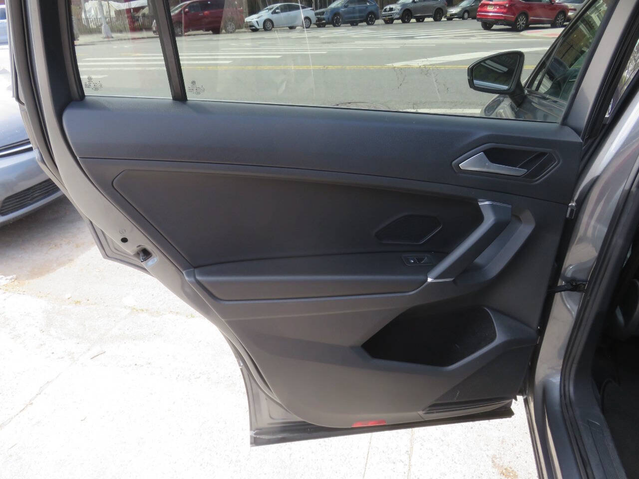 Used 2020 Volkswagen Tiguan S FWD image 30
