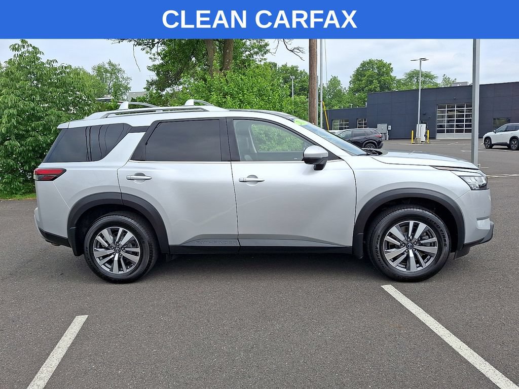 Used 2023 Nissan Pathfinder SL AWD/4WD image 10