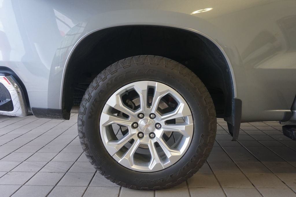 Used 2023 Chevrolet Silverado 1500 LTZ w/ LTZ Premium Package AWD/4WD image 32