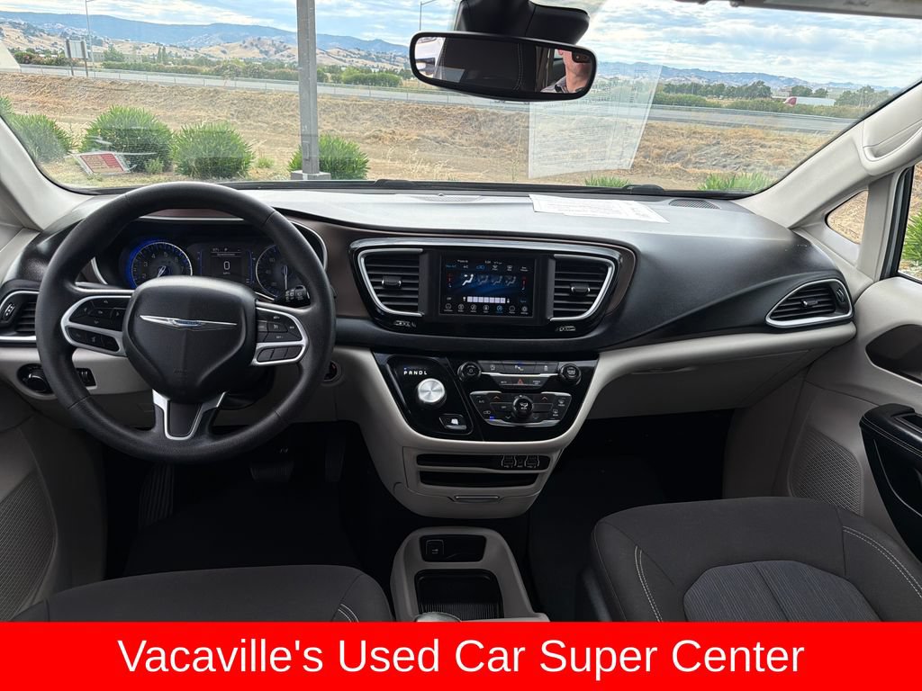Used 2021 Chrysler Voyager LX FWD image 12