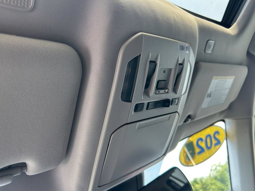Used 2024 Toyota Highlander XLE AWD/4WD image 22