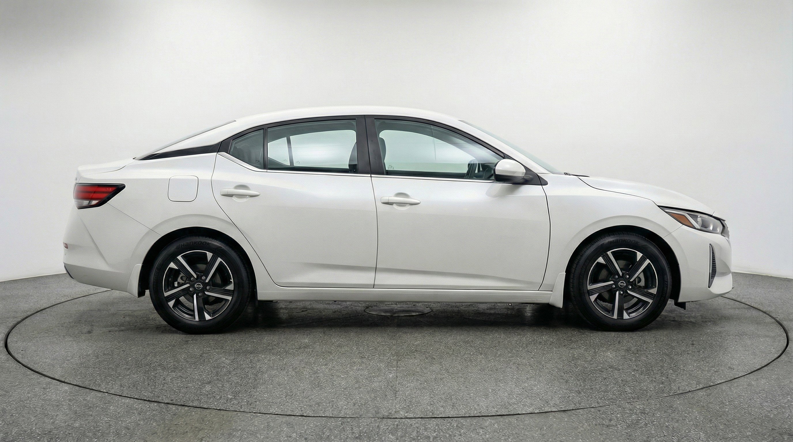 Used 2025 Nissan Sentra SV FWD image 11