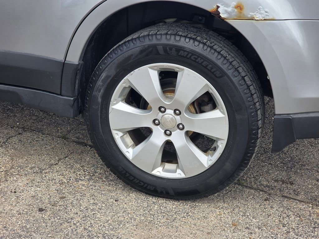 Used 2010 Subaru Outback 2.5i Premium AWD/4WD image 11
