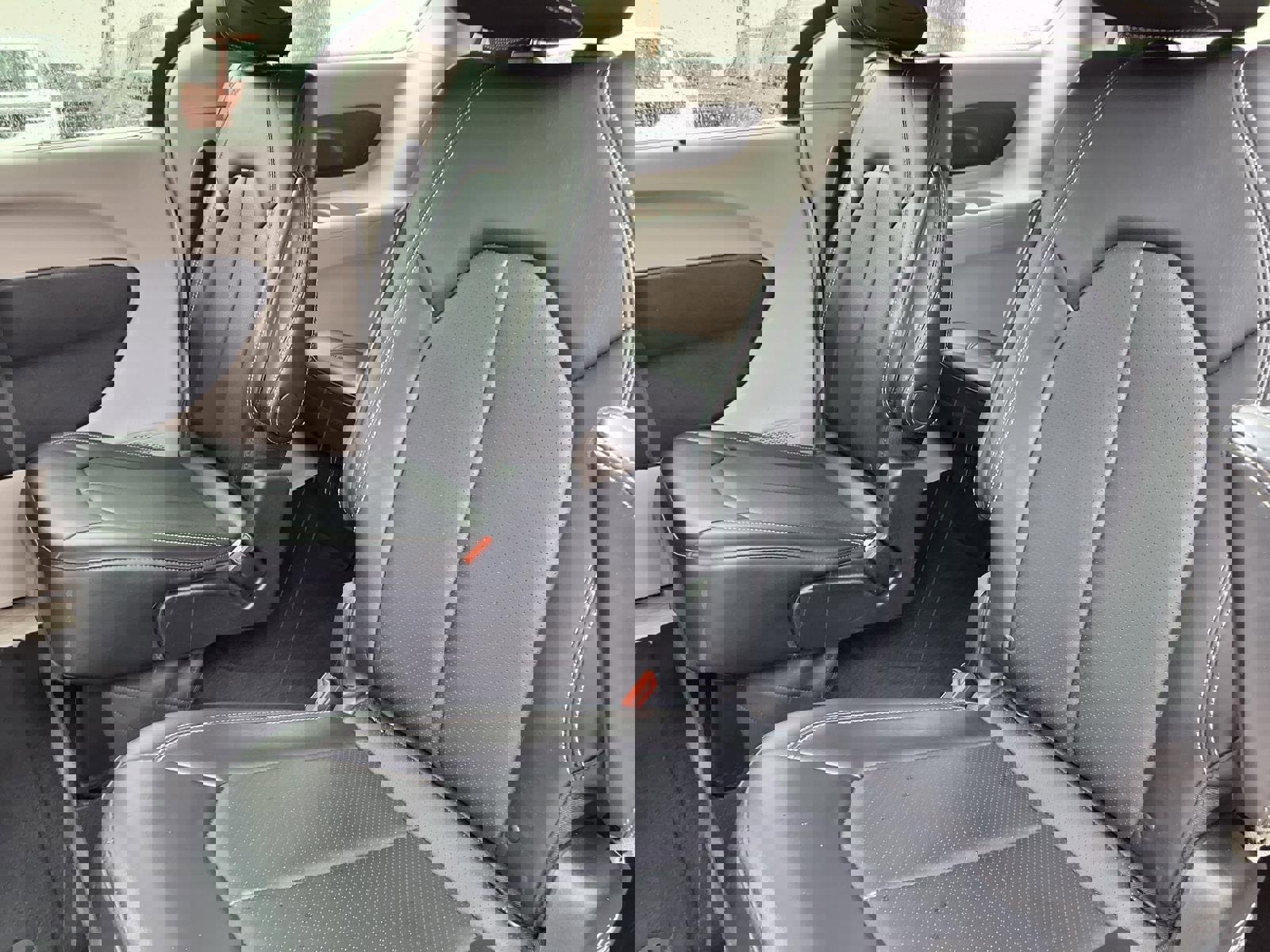 Used 2024 Chrysler Pacifica Touring-L image 7