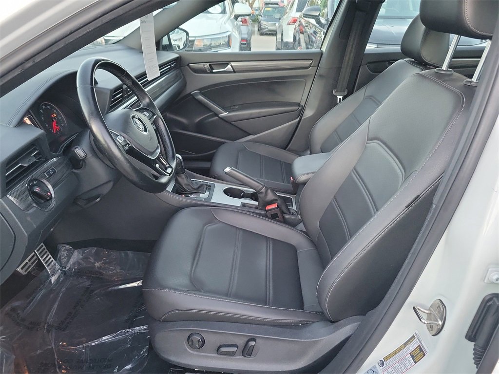 Certified 2022 Volkswagen Passat 2.0T R-Line image 13