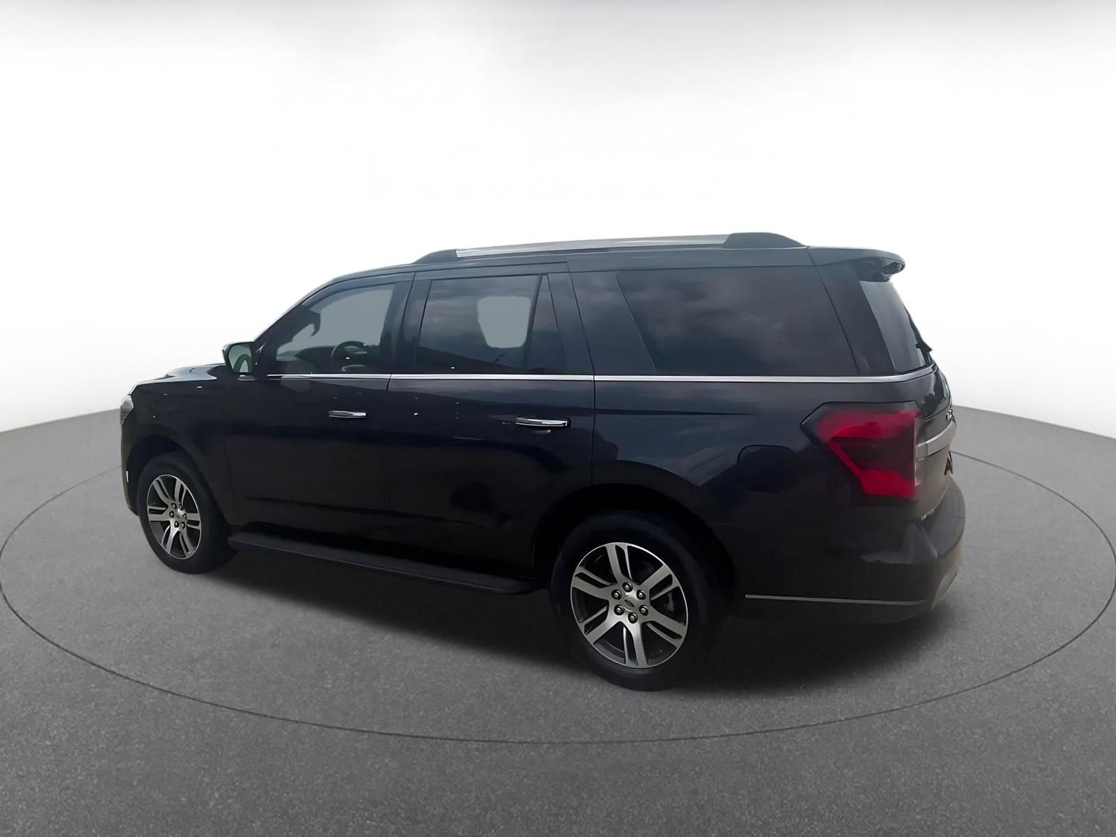 Used 2024 Ford Expedition Limited AWD/4WD image 10