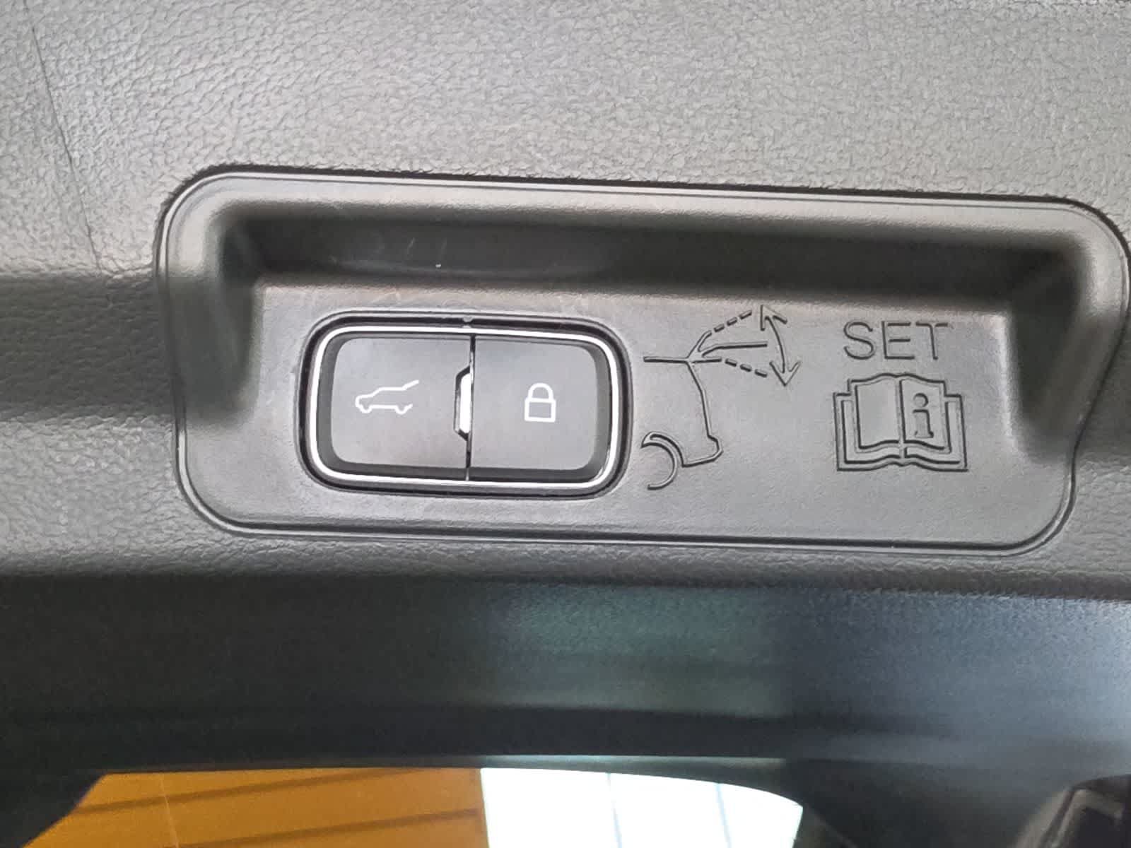 Used 2024 Ford Explorer XLT w/ Equipment Group 202A AWD/4WD image 32
