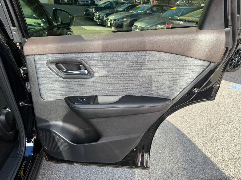 Used 2023 Nissan Rogue SV AWD/4WD image 28