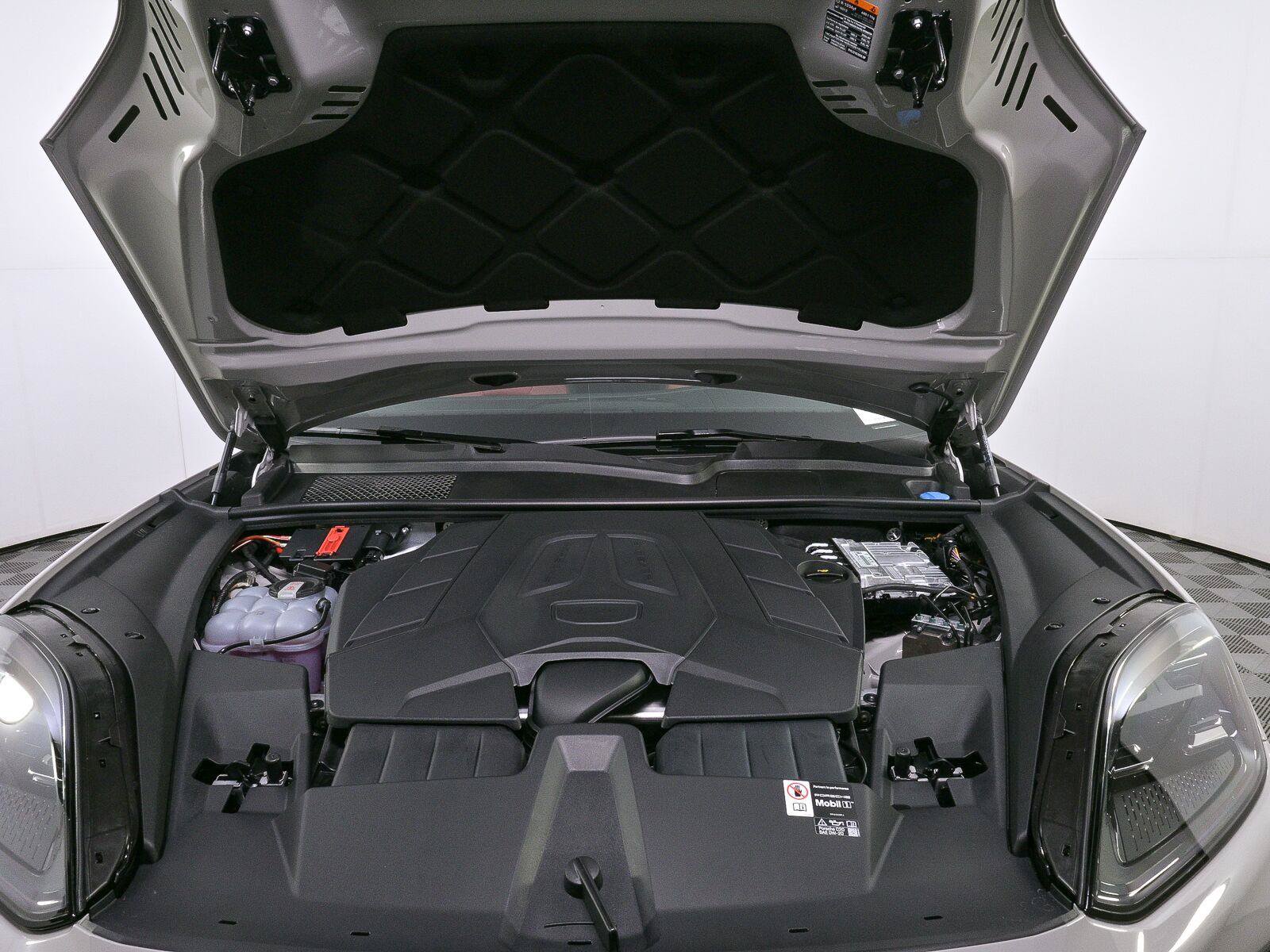 New 2026 Porsche Cayenne AWD/4WD image 33