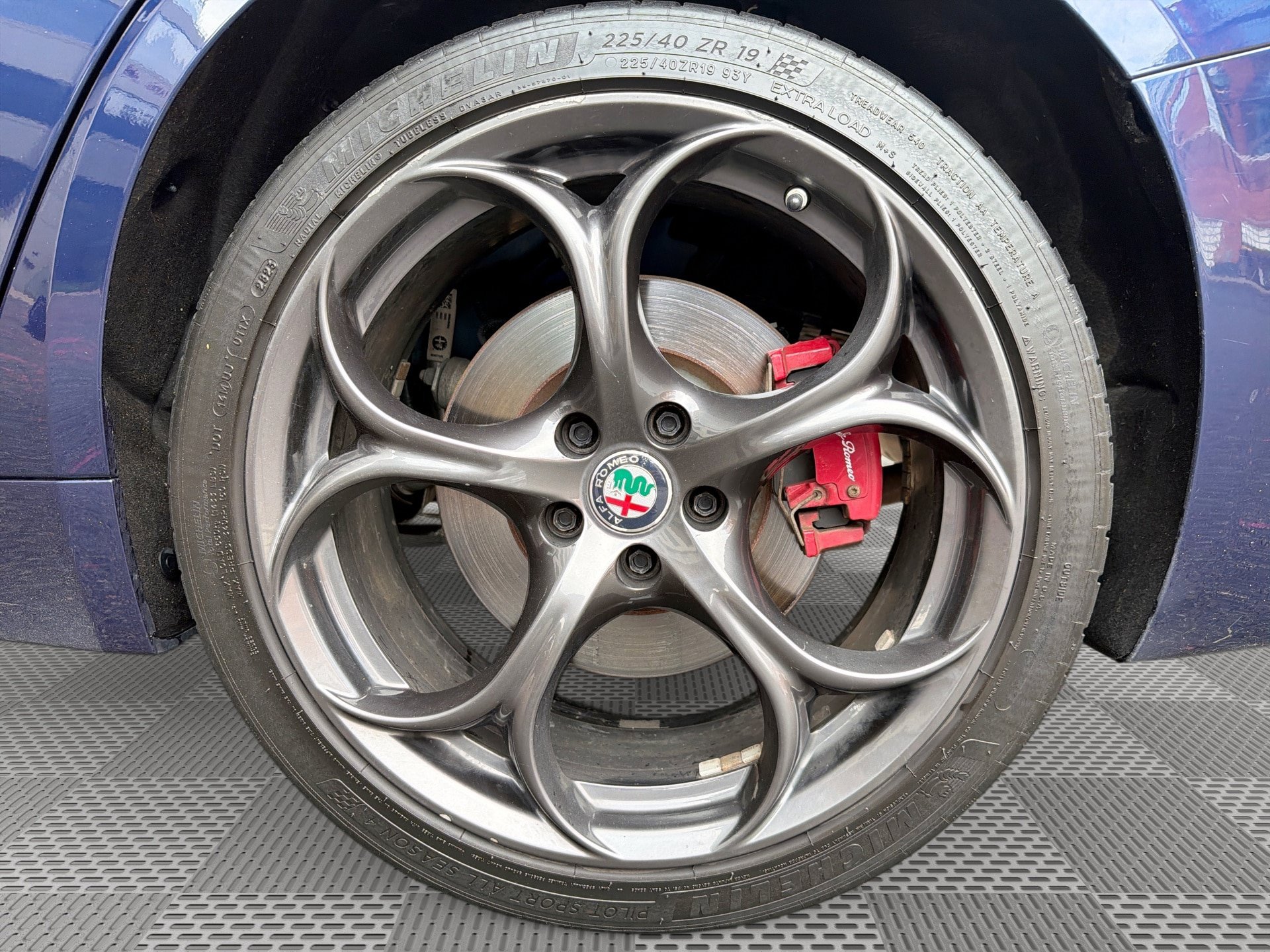 Used 2018 Alfa Romeo Giulia Ti Sport w/ Quick Order Package 22S Sport AWD/4WD image 29