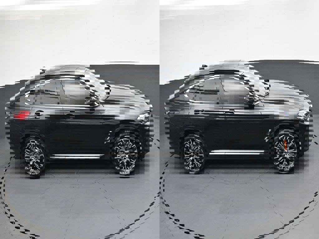 Used 2025 BMW X4 xDrive30i w/ Premium Package image 19