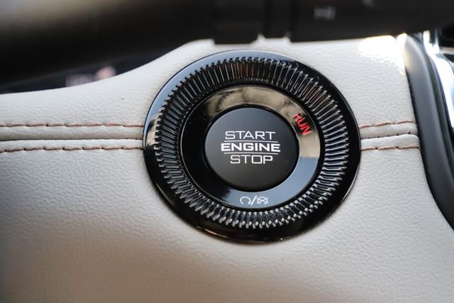 Used 2025 Jeep Compass Limited image 31