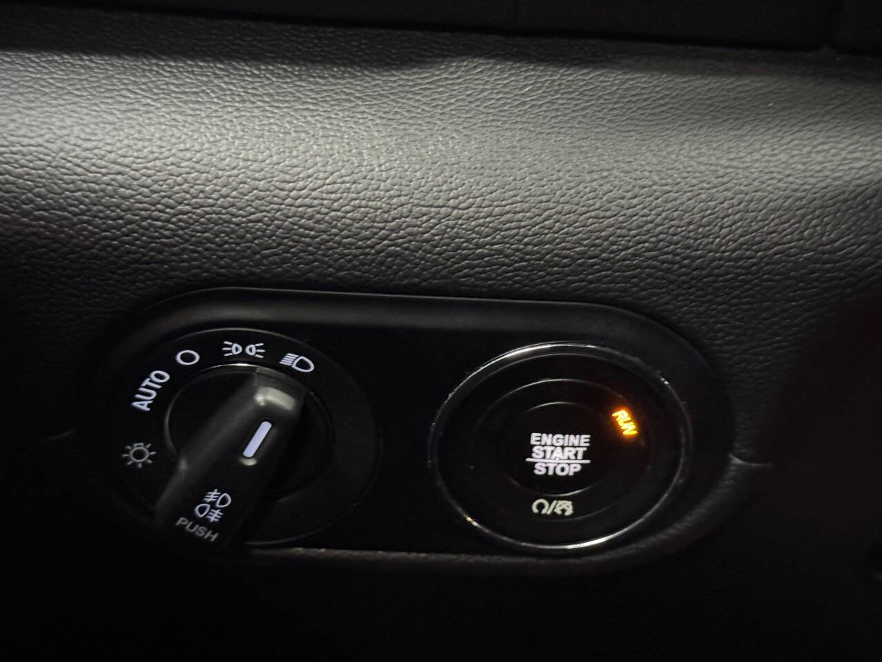 Used 2017 Maserati Levante image 31