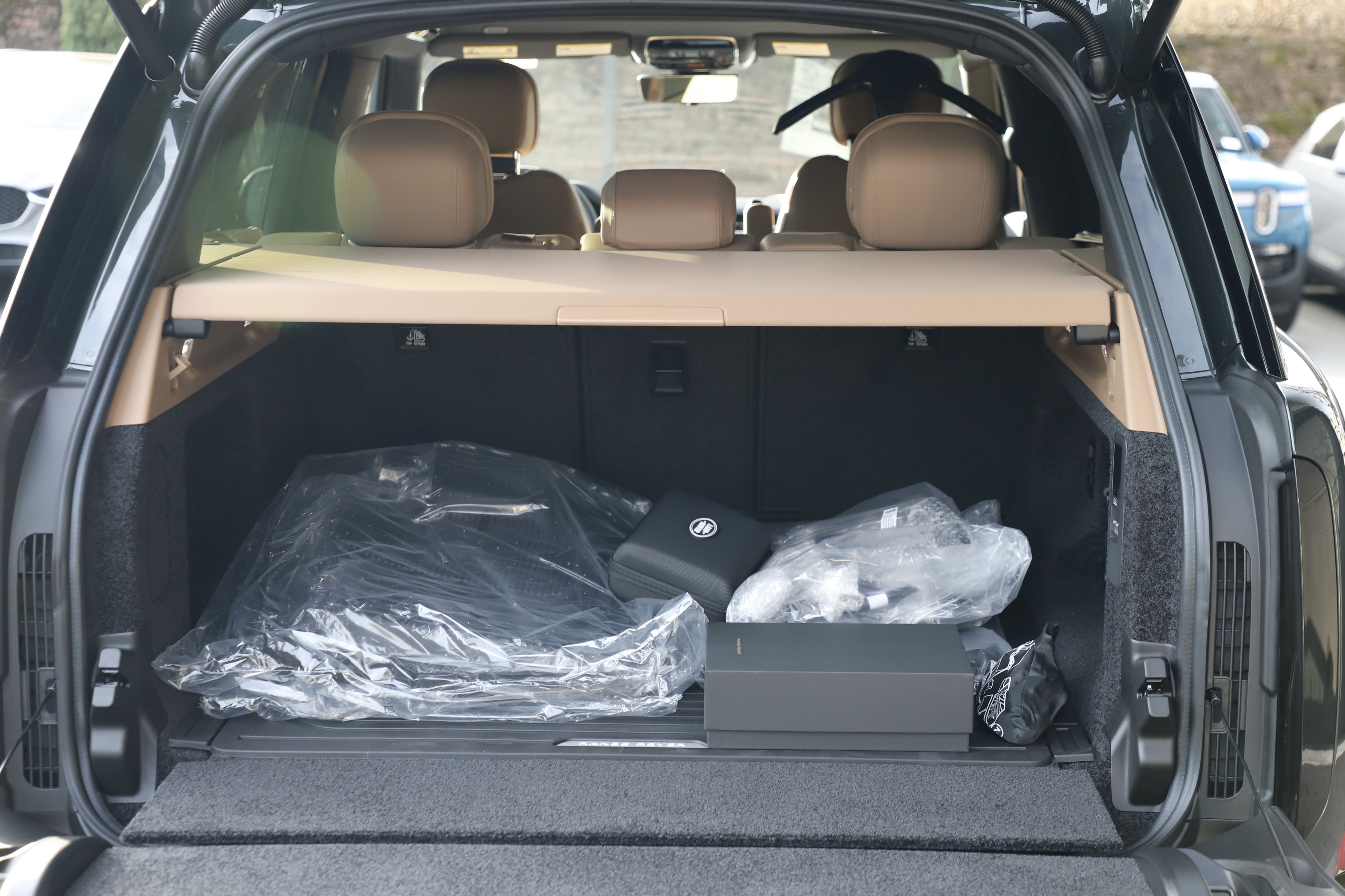 New 2026 Land Rover Range Rover SE image 16