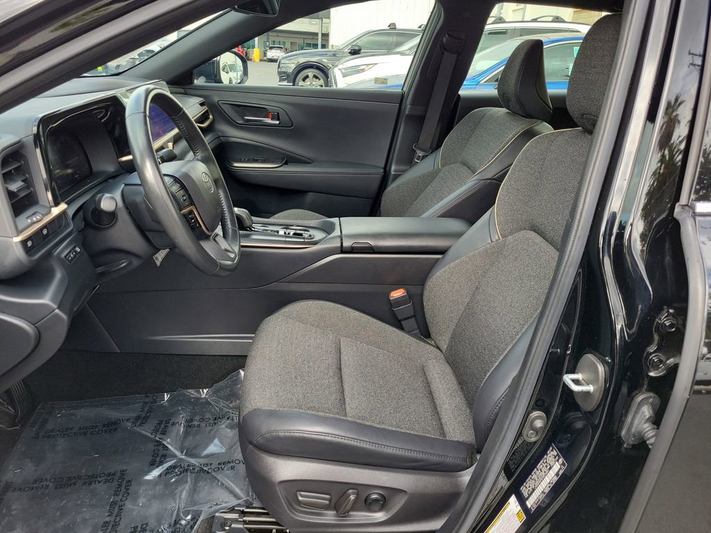 Used 2023 Toyota Crown XLE image 18