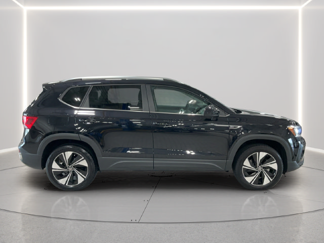 Certified 2023 Volkswagen Taos SE w/ Panoramic Sunroof Package AWD/4WD image 7