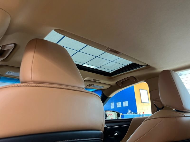 Used 2024 Lexus ES 300h w/ Accessory Package (Z1) FWD image 18