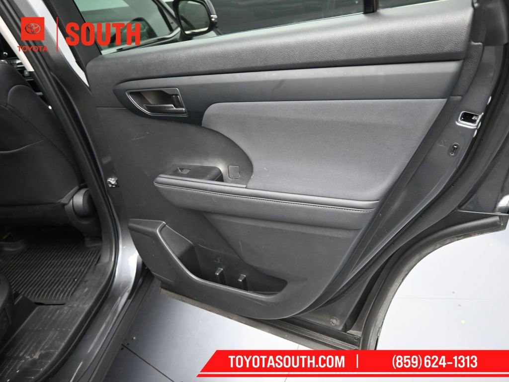 Used 2023 Toyota Highlander L image 33