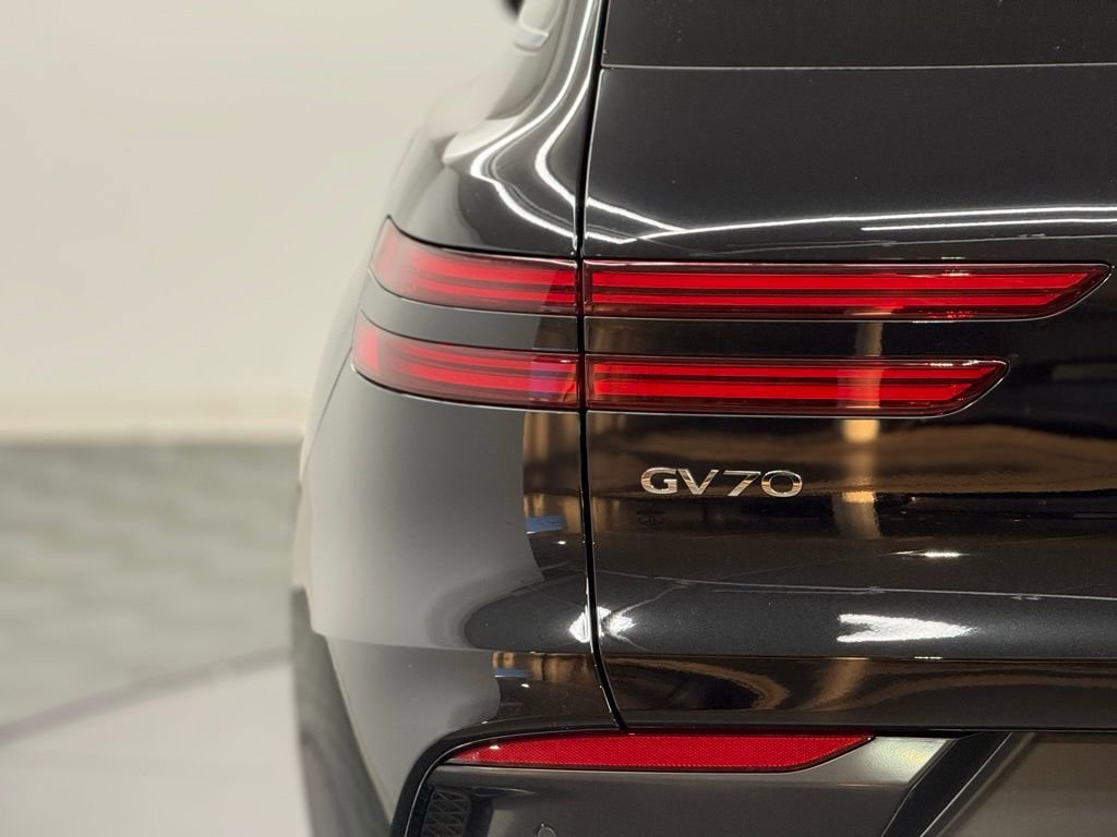 Used 2026 Genesis GV70 2.5T Select image 8