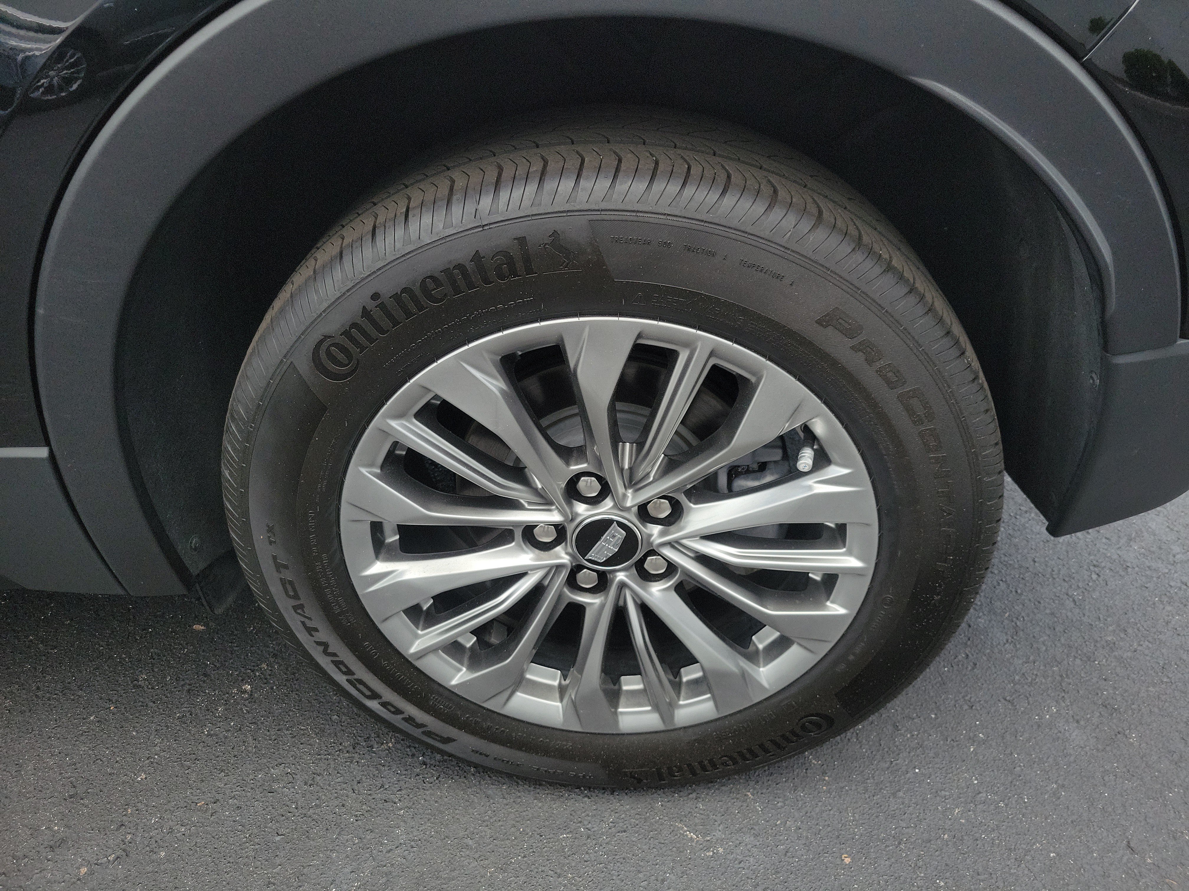 Certified 2025 Cadillac XT4 Premium Luxury FWD image 34