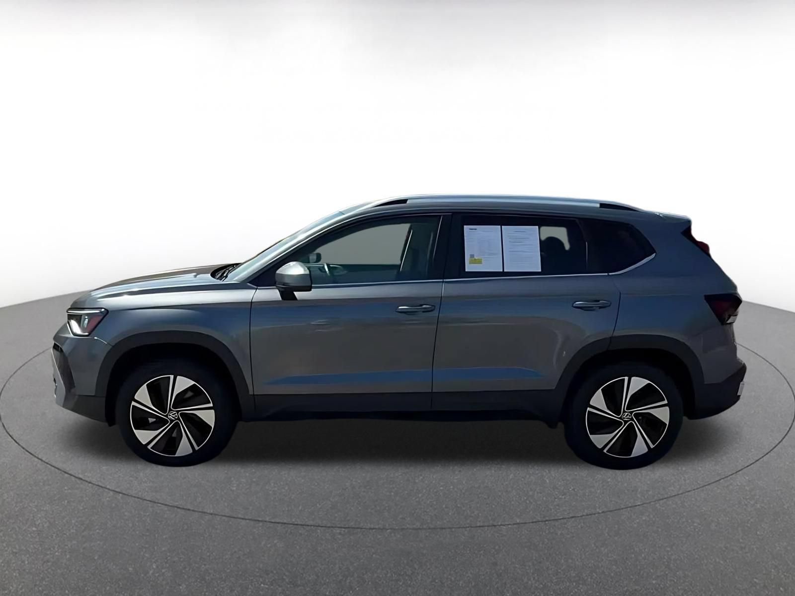Used 2026 Volkswagen Taos SE AWD/4WD image 6