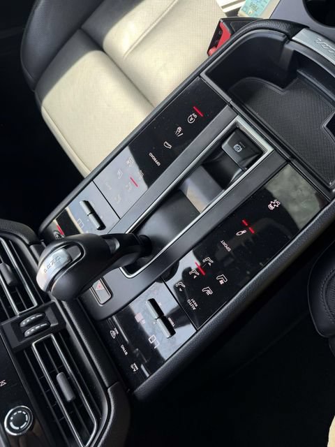 Certified 2023 Porsche Macan S AWD/4WD image 22