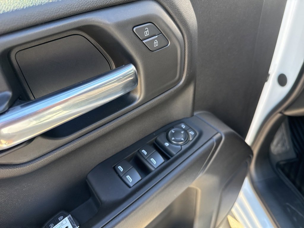 Used 2025 Chevrolet Silverado 1500 Custom image 13