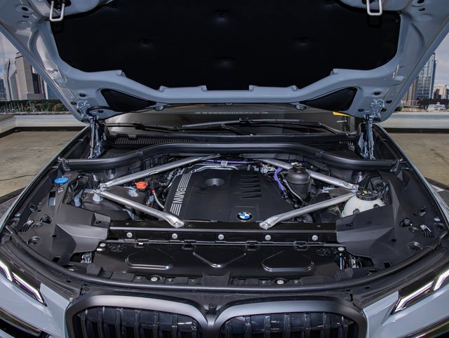 Certified 2025 BMW X7 xDrive40i w/ Executive Package image 5