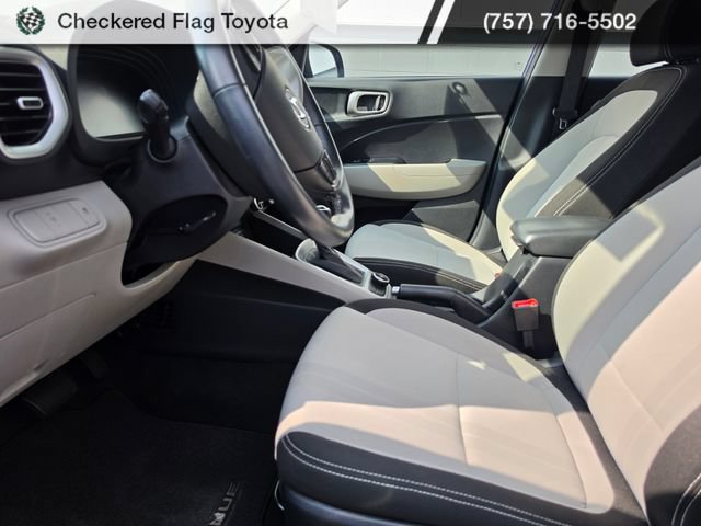 Used 2024 Hyundai Venue SEL FWD image 14