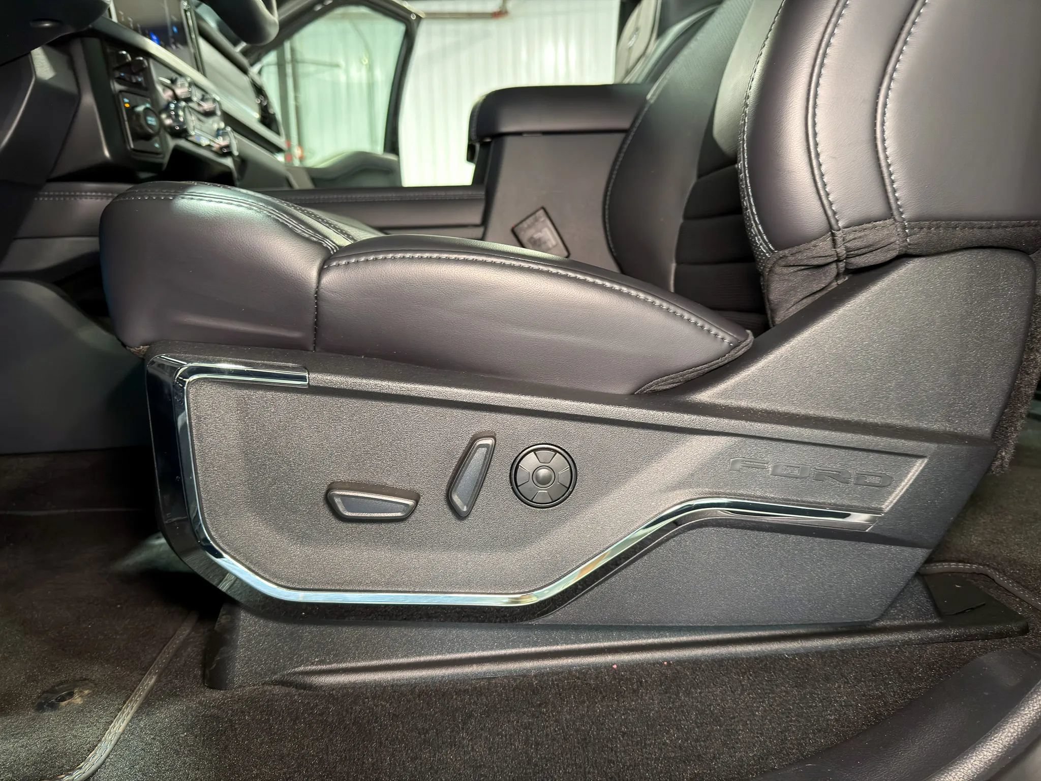 Used 2026 Ford F450 Platinum AWD/4WD image 19