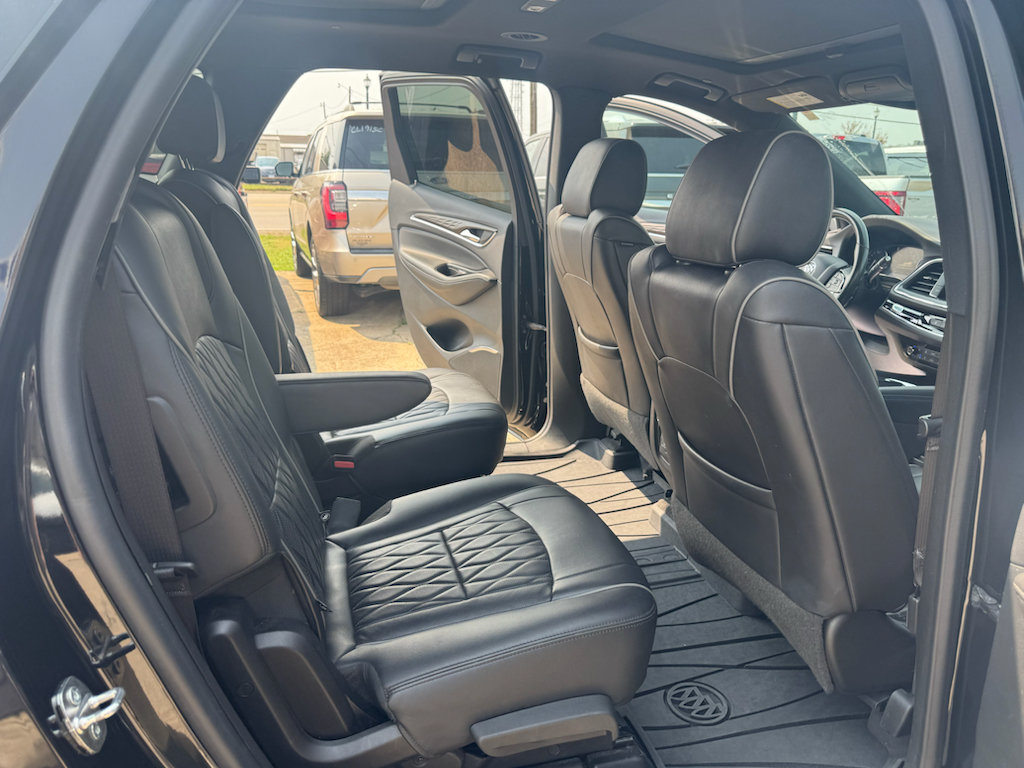 Used 2022 Buick Enclave Avenir w/ Avenir Technology Package FWD image 23
