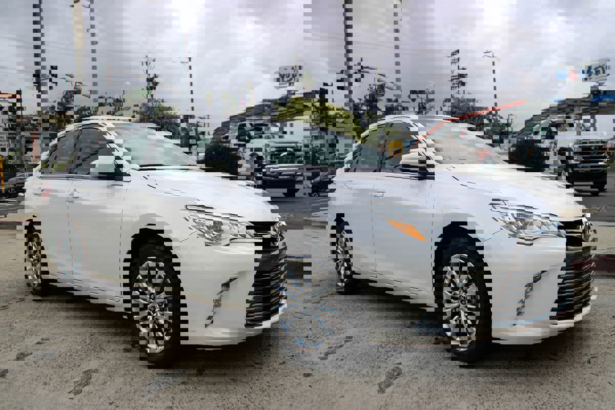 Used 2015 Toyota Camry XLE FWD image 8