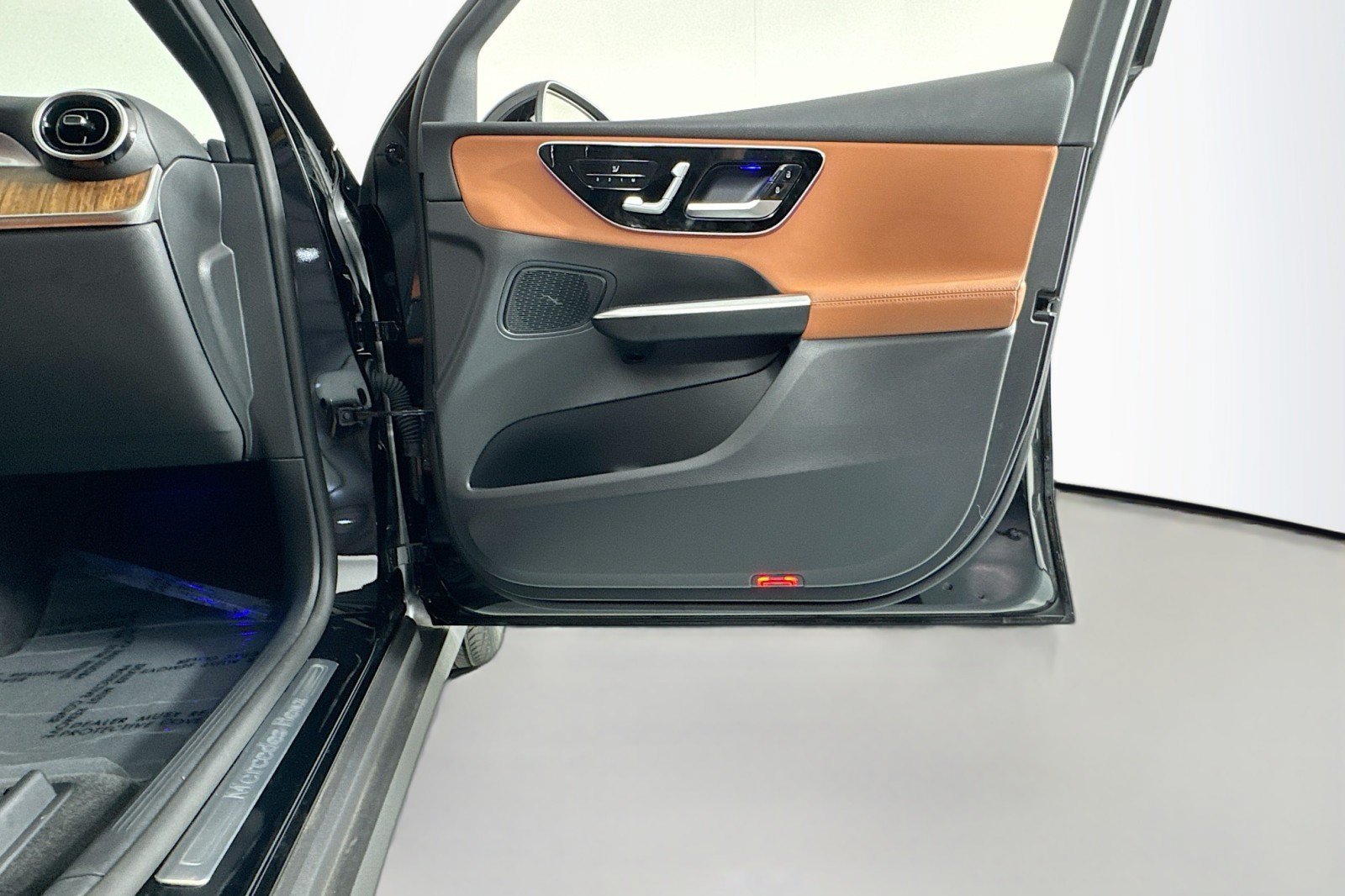Certified 2025 Mercedes-Benz GLC 350e 4MATIC image 24