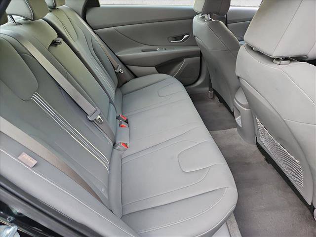 Used 2025 Hyundai Elantra SEL FWD image 21