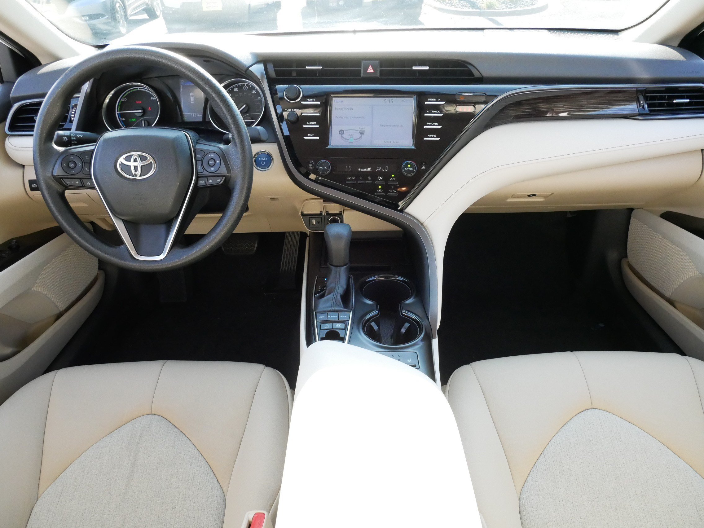 Used 2019 Toyota Camry LE FWD image 10