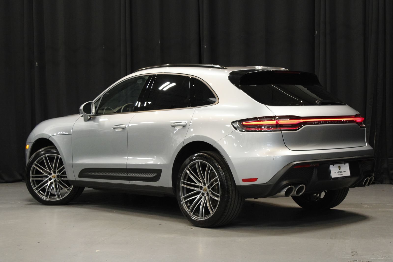 Certified 2026 Porsche Macan AWD/4WD image 3