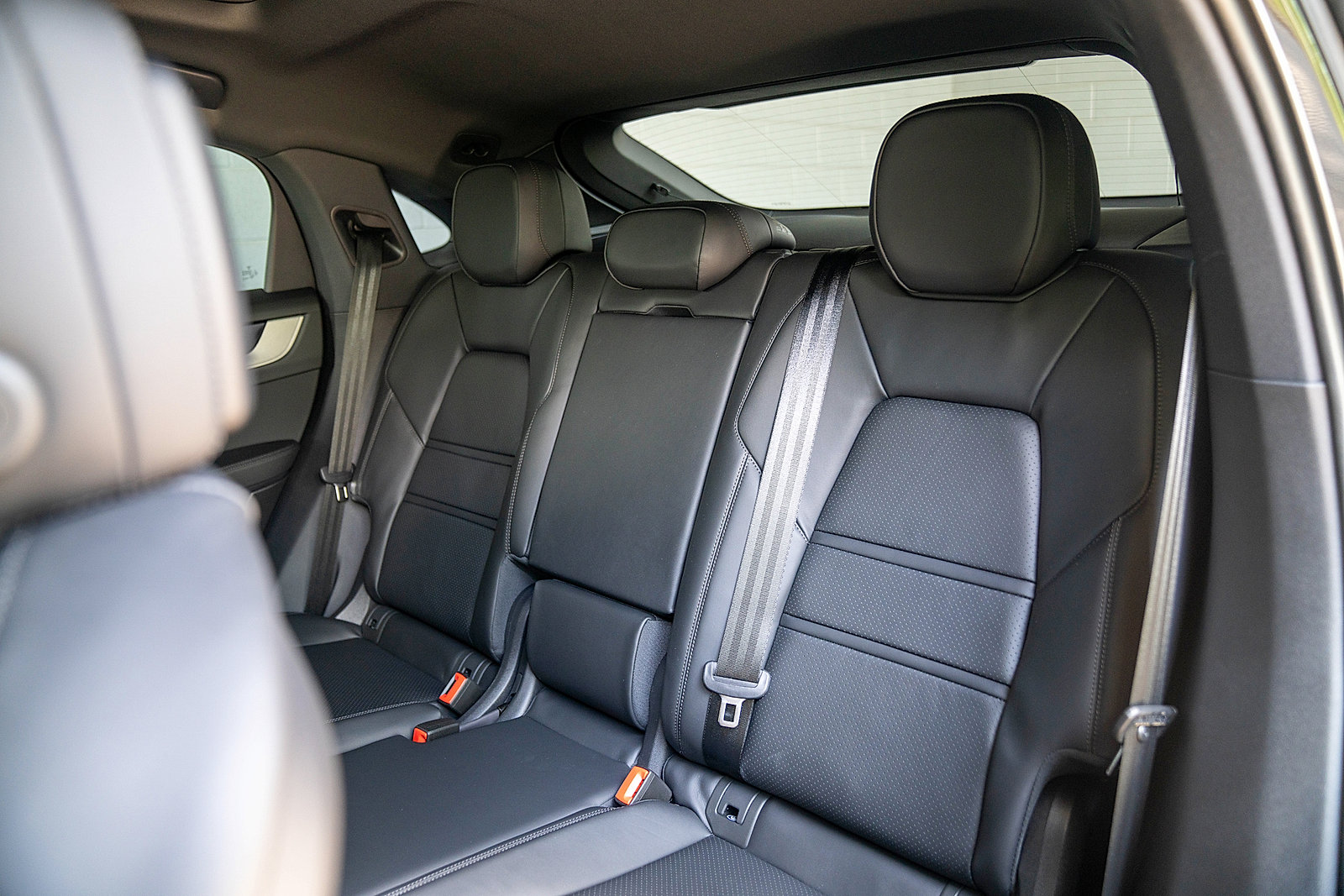 Used 2025 Porsche Cayenne Coupe image 21