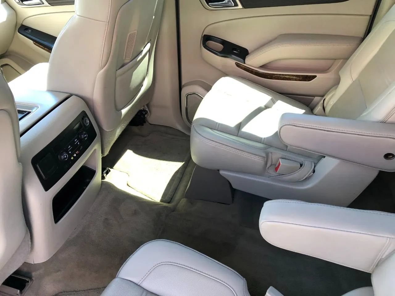 Used 2015 GMC Yukon XL Denali w/ Touring Package AWD/4WD image 38