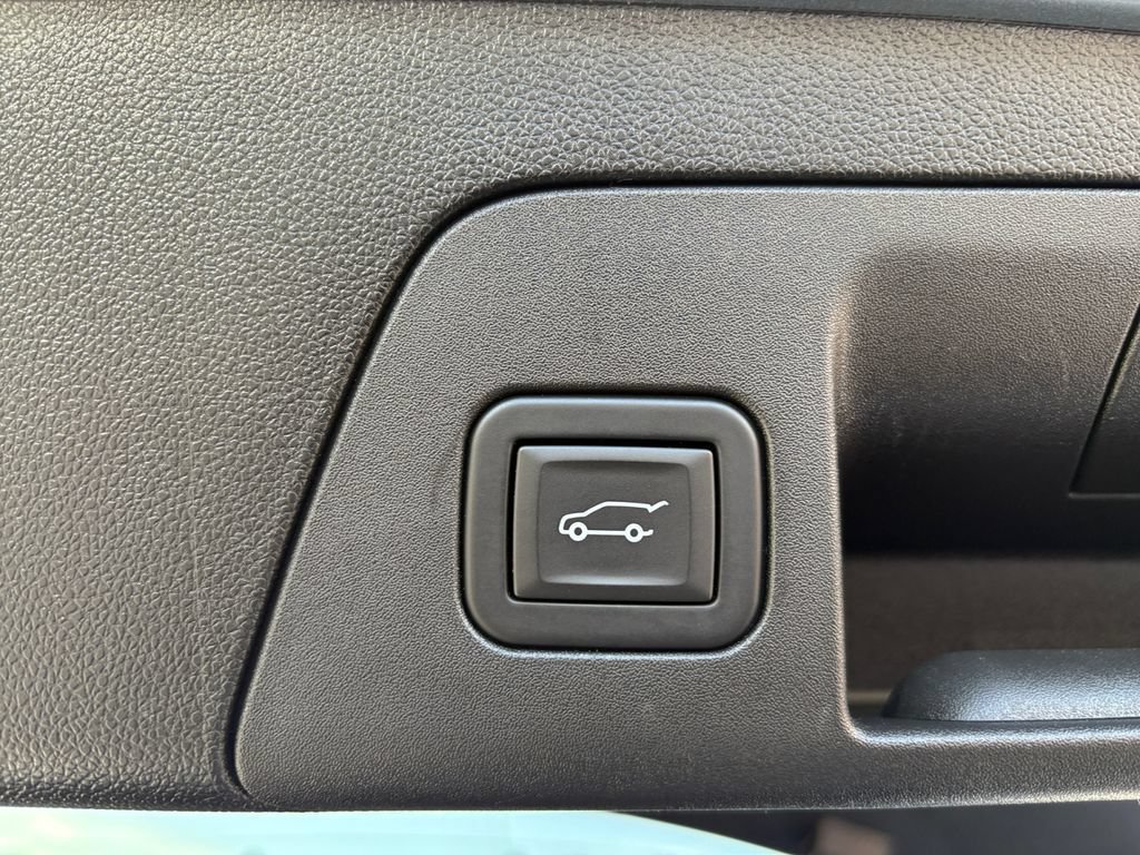 Used 2023 Buick Envision Avenir AWD/4WD image 23