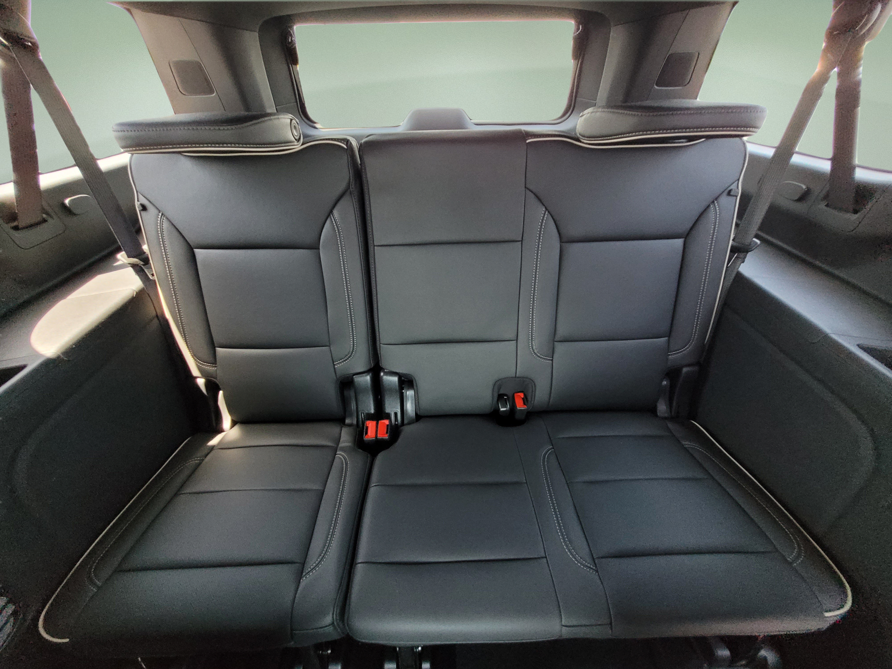 Used 2026 Chevrolet Suburban Premier AWD/4WD image 17