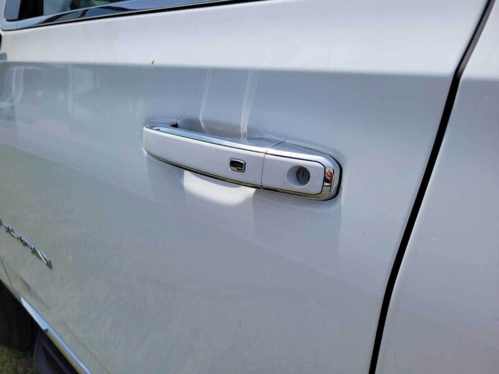 New 2026 GMC Yukon Elevation RWD image 8