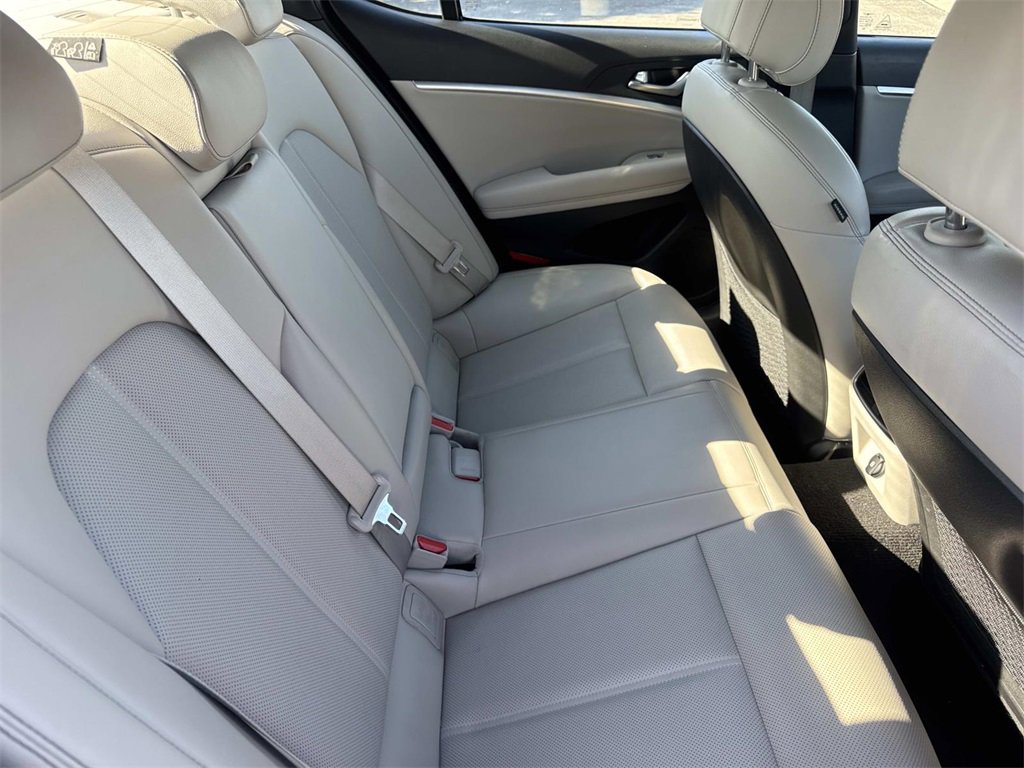 Used 2023 Genesis G70 2.0T image 25