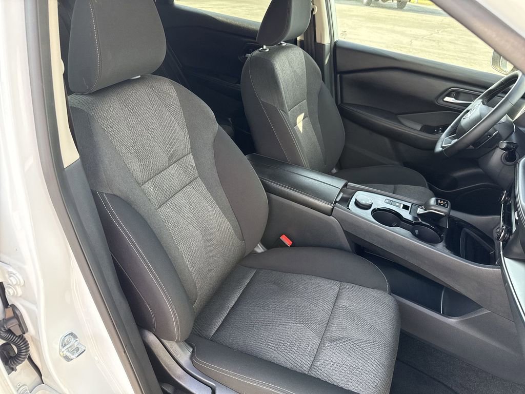 Used 2025 Nissan Rogue SV AWD/4WD image 29
