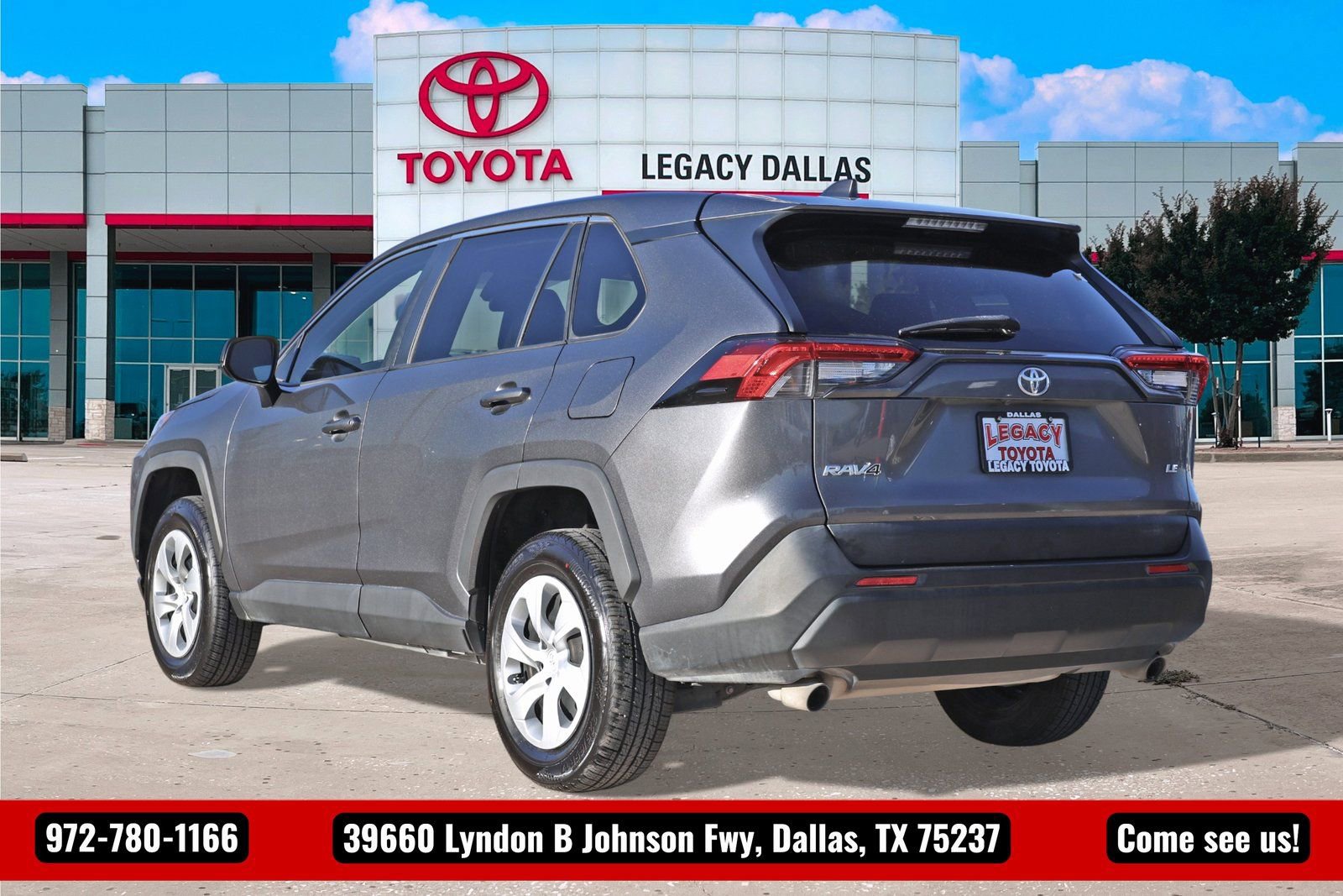 Used 2022 Toyota RAV4 LE image 8