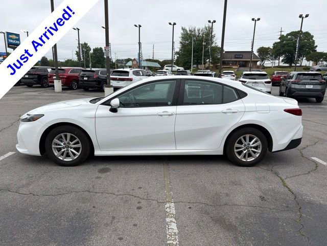 Used 2025 Toyota Camry LE FWD image 5