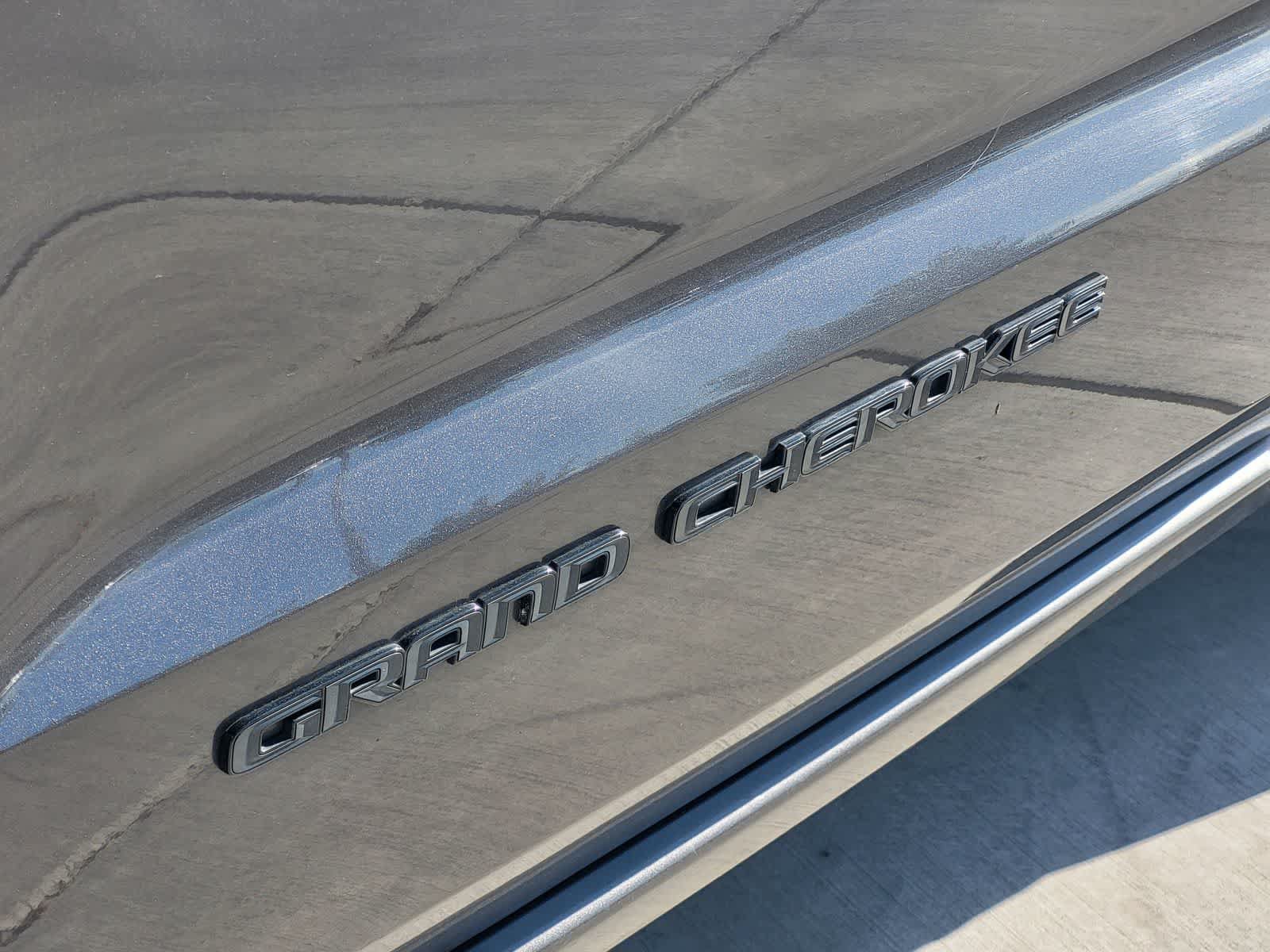 Used 2017 Jeep Grand Cherokee Altitude AWD/4WD image 12