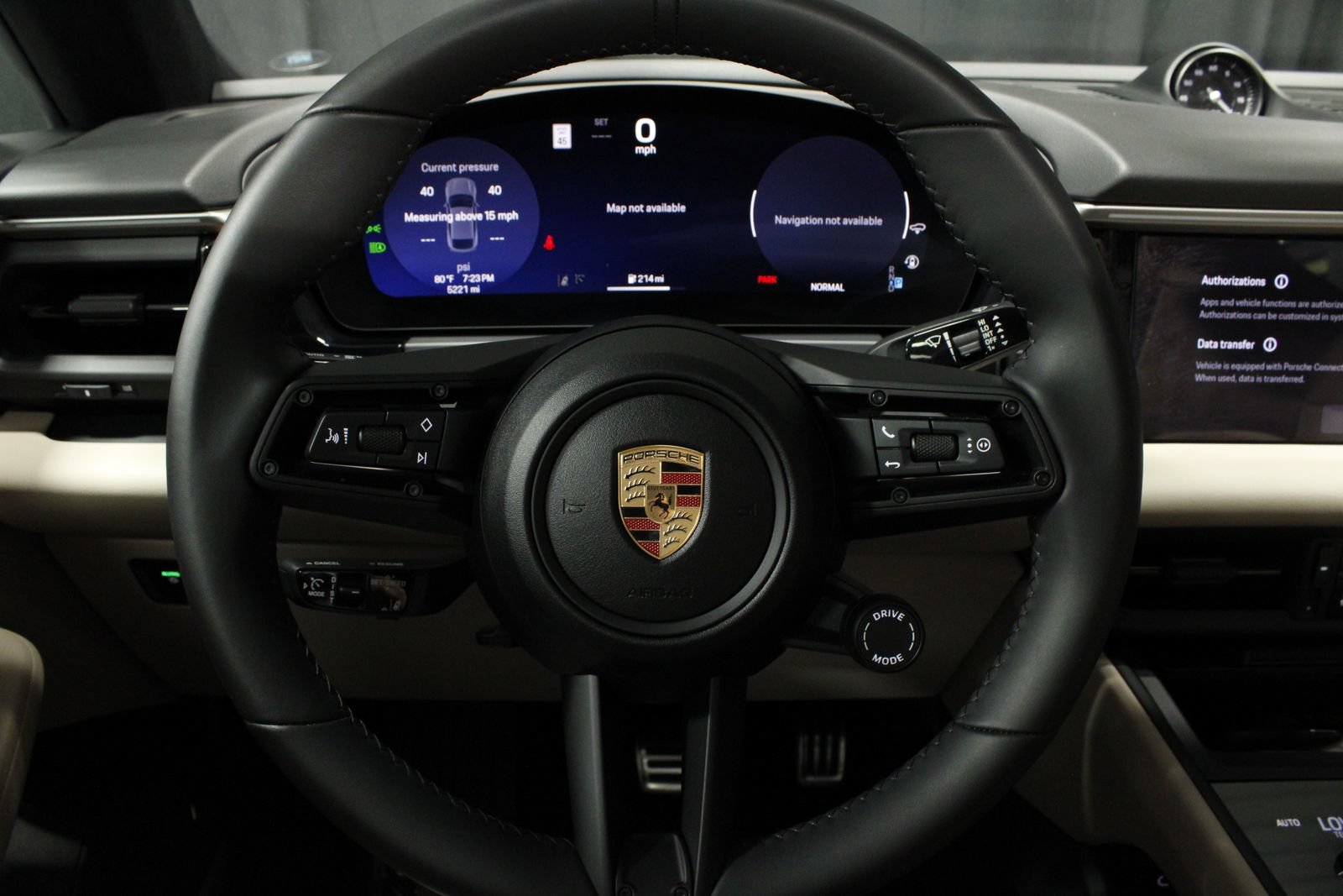 Certified 2025 Porsche Macan Electric RWD image 11