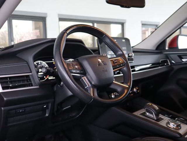 Used 2022 Mitsubishi Outlander SEL image 15