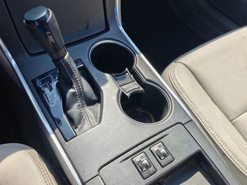 Used 2015 Toyota Camry XLE w/ Moonroof Package FWD image 16